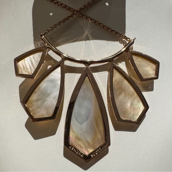 Kendra Scott Rhyan Rose Gold Statement Necklace in Brown Mother of Pearl - Picture 6 of 8